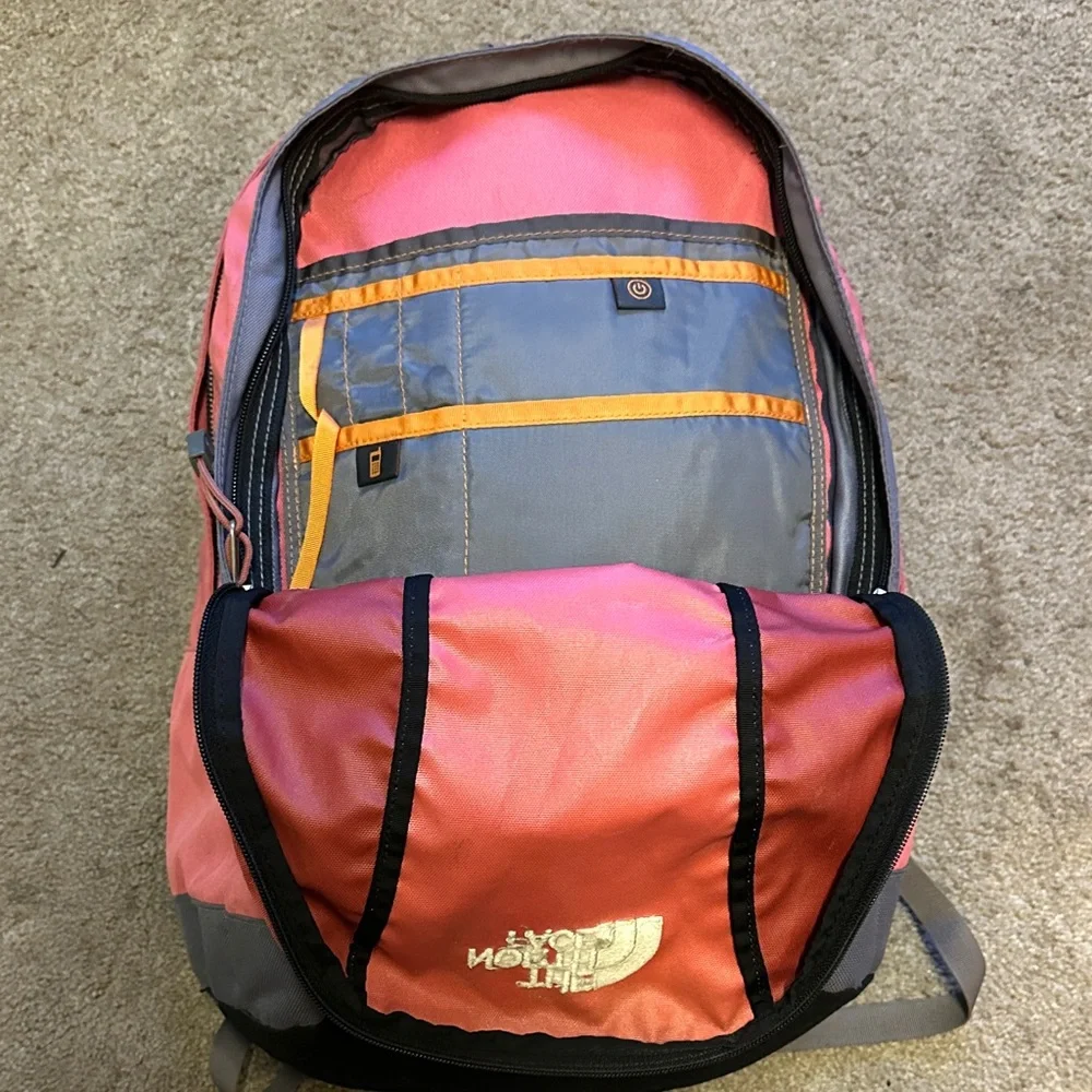 The North Face Unisex Vault Backpack School Travel Pink Gray One Size Bag